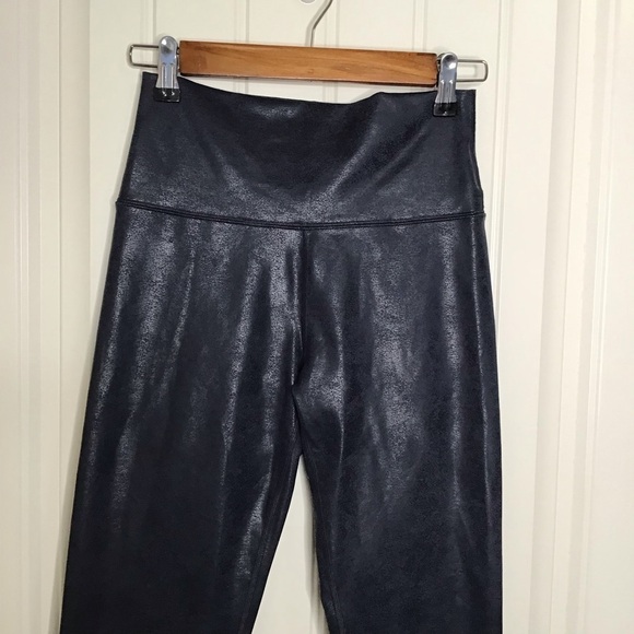 OFFLINE by Aerie Faux Leather Navy Leggings. - Picture 3 of 8